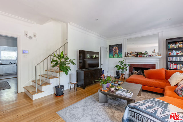 9660 W Olympic Boulevard, Beverly Hills CA: https://media.crmls.org/mediaz/78aa9b27-0da4-4bf9-b3f2-f68491e5b20e.jpg
