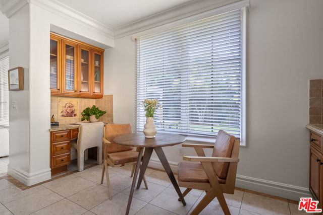 3697 Benedict Canyon Lane, Sherman Oaks CA: https://media.crmls.org/mediaz/78ab5436-10b4-4672-b6f8-9d92ccefffc9.jpg