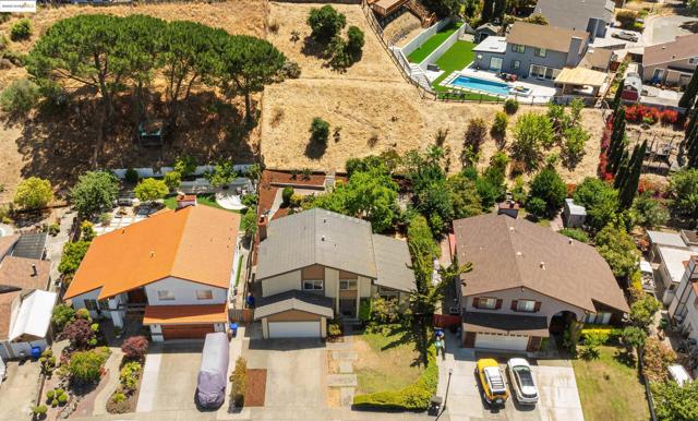 160 Manzanita Pl, Hercules CA: https://media.crmls.org/mediaz/78ab8fd6-e790-49d1-9015-bfcea5f32c4e.jpg
