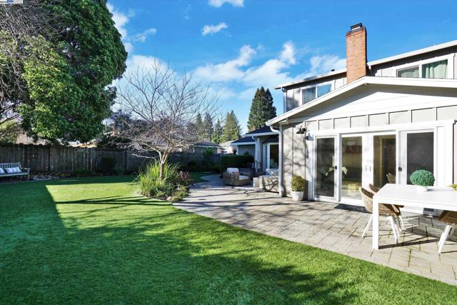 27 Serene Ct, Danville CA: https://media.crmls.org/mediaz/78ab9837-fd2f-4a45-b943-c90ce45bde7d.jpg