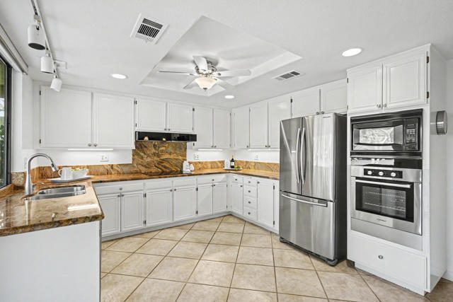 239 Santa Barbara Circle, Palm Desert, CA 92260