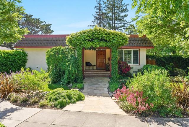 435 Edgewood Road, Redwood City CA: https://media.crmls.org/mediaz/78ac37b2-933b-4c56-b65b-f513d0f78c6f.jpg