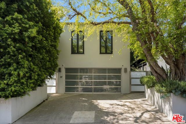 3055 Nichols Canyon Road, Los Angeles CA: https://media.crmls.org/mediaz/78ac433a-06e2-4c41-897f-ca0fc202b471.jpg