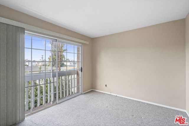 2210 Graham Avenue, Redondo Beach CA: https://media.crmls.org/mediaz/78ac7290-d89d-411d-886d-68e5f355f32f.jpg