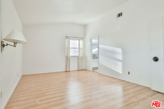 768 Aileen Street, Camarillo CA: https://media.crmls.org/mediaz/78ac8423-c4e2-4159-9afd-3adaaf07468f.jpg