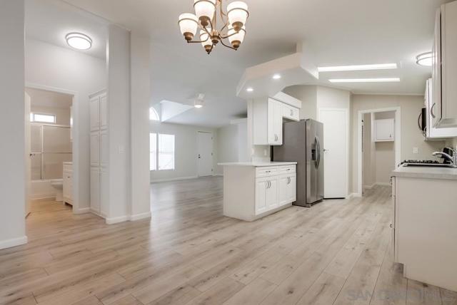 1010 E Bobier, Vista CA: https://media.crmls.org/mediaz/78ad8a84-5979-45d7-9710-96b025acd5c4.jpg