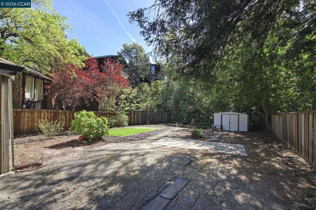 https://media.crmls.org/mediaz/78adc16d-4d29-4078-98a5-ce86de6f220c.jpg?preset=X-Large