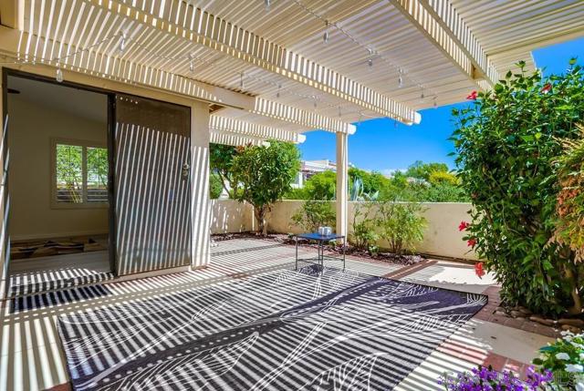 12894 Corte Arauco, San Diego CA: https://media.crmls.org/mediaz/78add99b-229f-46e5-bb47-e788b0c8f4c5.jpg