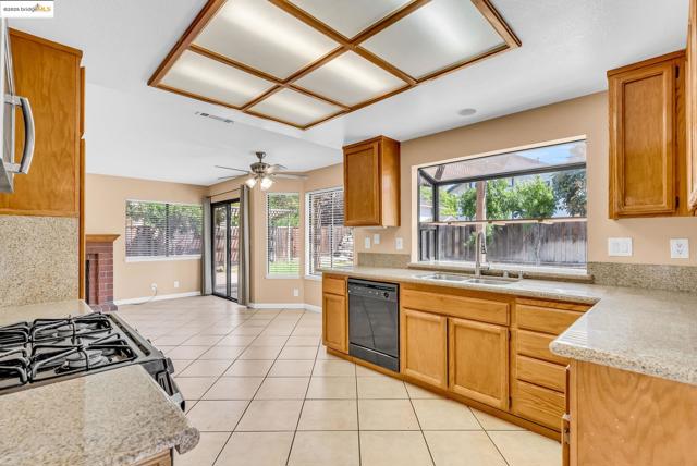 4820 RIDGEVIEW DRIVE, Antioch CA: https://media.crmls.org/mediaz/78adebf7-8e52-4afa-b892-22c01887cacc.jpg