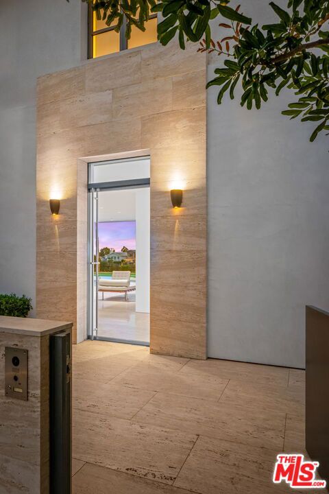 623 Alma Real Drive, Pacific Palisades CA: https://media.crmls.org/mediaz/78af230f-3a80-41ec-a93e-69fa40635c19.jpg