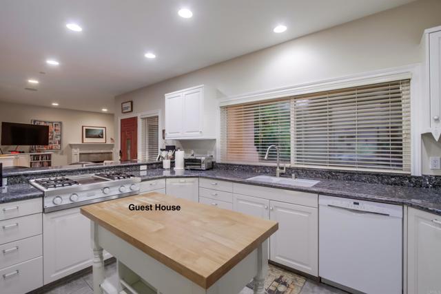 1495 Meredith Road, Fallbrook CA: https://media.crmls.org/mediaz/78af2774-f3be-4d5f-a67f-45daf390c34c.jpg