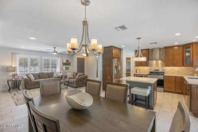 1233 Calle Olmo, Thousand Oaks CA: https://media.crmls.org/mediaz/78af2b62-0f51-40f9-934b-160544c6075d.jpg