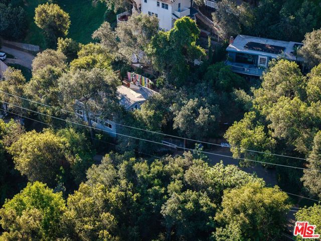 21936 Canon Drive, Topanga CA: https://media.crmls.org/mediaz/78af5bfb-4937-440f-959e-24883f06b5f3.jpg