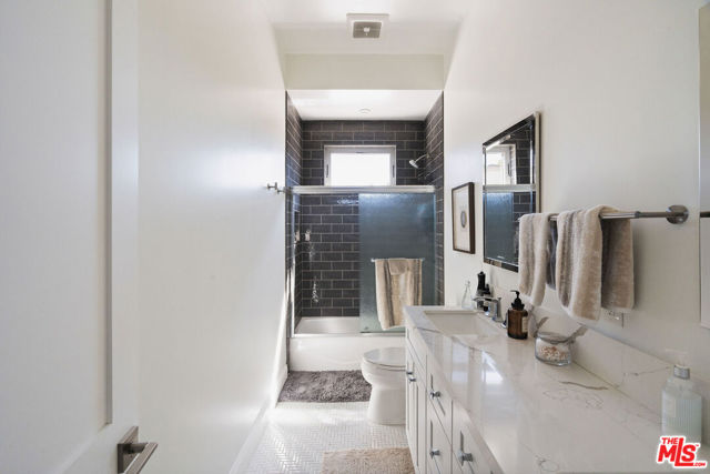 1408 Plymouth Circle, Thousand Oaks CA: https://media.crmls.org/mediaz/78af9758-ca36-43de-9ad4-539fb96b204d.jpg