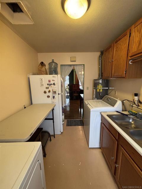 872 74 Duval St, San Diego CA: https://media.crmls.org/mediaz/78afebc1-2a6d-47ad-ae74-3fe9f7bd0f24.jpg