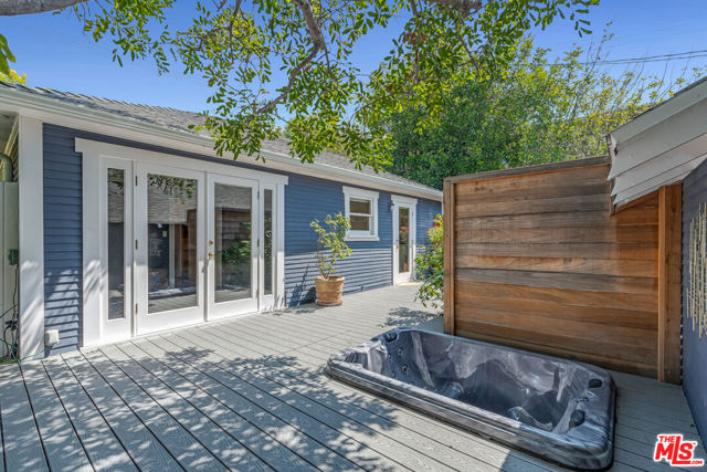 7024 De Longpre Avenue, Los Angeles CA: https://media.crmls.org/mediaz/78b018f9-9a33-4bd5-92bc-2c9edc31afe5.jpg