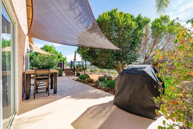 1185 Cedar Summit Drive, Ramona CA: https://media.crmls.org/mediaz/78b0232c-7095-4136-b195-3d7f8a11f8dd.jpg
