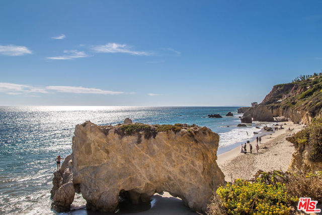 32701 Vista De Los Ondas Street, Malibu CA: https://media.crmls.org/mediaz/78b038a5-47cd-47b0-ab8f-681bf5b96f08.jpg