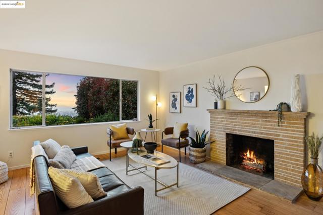 6824 Wilton Dr, Oakland CA: https://media.crmls.org/mediaz/78b0d6f8-b3ba-406b-9819-08c57a27556a.jpg