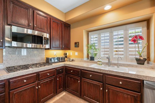 45553 Meadow Lake Drive, Indio CA: https://media.crmls.org/mediaz/78b11604-1e13-49be-a201-69be36b9980f.jpg