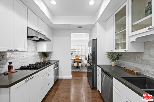 11928 Kiowa Avenue, Los Angeles CA: https://media.crmls.org/mediaz/78b17d62-02ca-4a64-9785-17c8a5057669.jpg