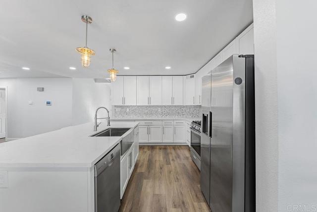 927 Cottonwood Court, Corona CA: https://media.crmls.org/mediaz/78b1a45a-8fb3-48a2-8a4c-4a8855a1894a.jpg