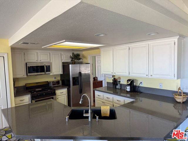 8125 Centola Road, Phelan CA: https://media.crmls.org/mediaz/78b1ae7a-63a8-4652-a408-5ca6b00be0ab.jpg
