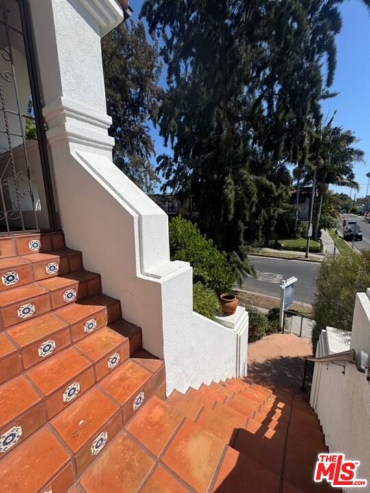 https://media.crmls.org/mediaz/78b1c20b-dff1-4896-a3ed-79817f8d7832.jpg?preset=X-Large