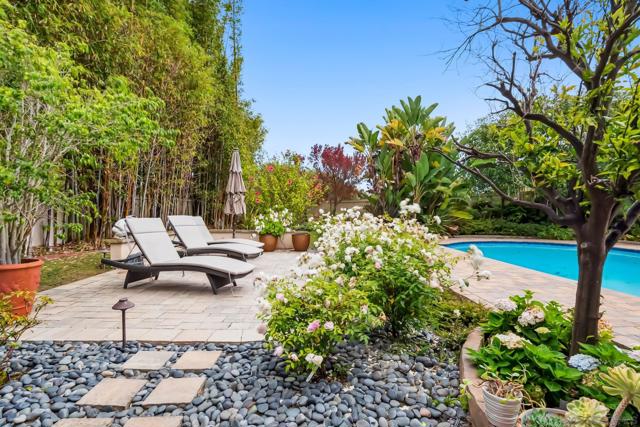 5979 Via Zurita, La Jolla CA: https://media.crmls.org/mediaz/78b1eb16-6882-43a9-96c6-6c284747e7db.jpg