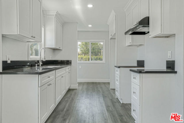 1256 Exposition Boulevard, Los Angeles CA: https://media.crmls.org/mediaz/78b1fc2e-013b-4408-9d68-75dd6d19c48a.jpg