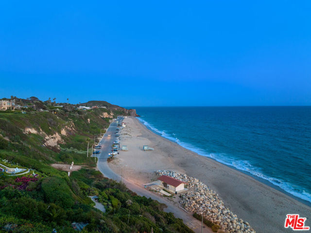 7089 Birdview Avenue, Malibu CA: https://media.crmls.org/mediaz/78b25f6d-2c3b-434e-ae7c-f64f8d8d64e2.jpg