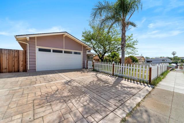 596 Savstrom Way, San Jose CA: https://media.crmls.org/mediaz/78b28445-103b-490d-b5e4-9c1bc2e37c02.jpg