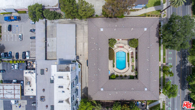 275 S Marengo Avenue, Pasadena CA: https://media.crmls.org/mediaz/78b2abae-9468-47c5-9a0b-e0fffcfcab35.jpg