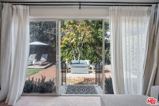 11319 Rose Avenue, Los Angeles CA: https://media.crmls.org/mediaz/78b2bf73-58be-4095-a883-a3e70cb993b2.jpg