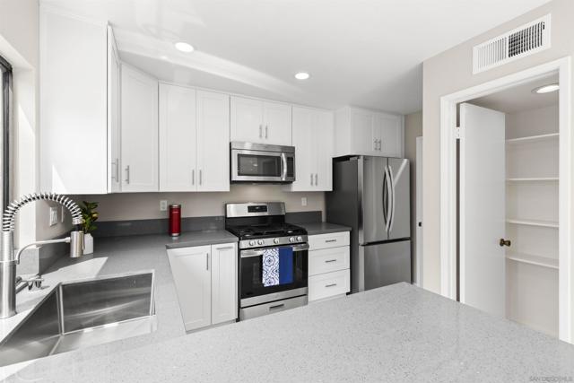 10785 Chinon Circle, San Diego CA: https://media.crmls.org/mediaz/78b2e783-7451-4c12-84a9-4c0c1d4d056a.jpg