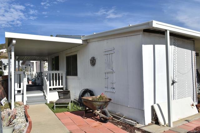 35109 Highway 79, Warner Springs CA: https://media.crmls.org/mediaz/78b3025a-1dde-4f9b-b370-035cddd16623.jpg