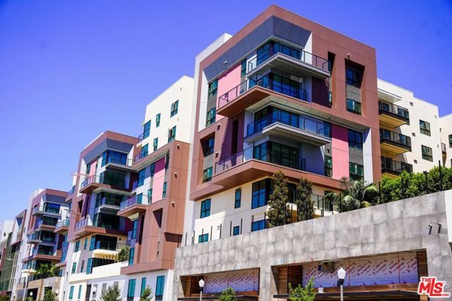 800 N Front Street, Burbank CA: https://media.crmls.org/mediaz/78b40bc0-231c-49c6-85b8-164d59322220.jpg