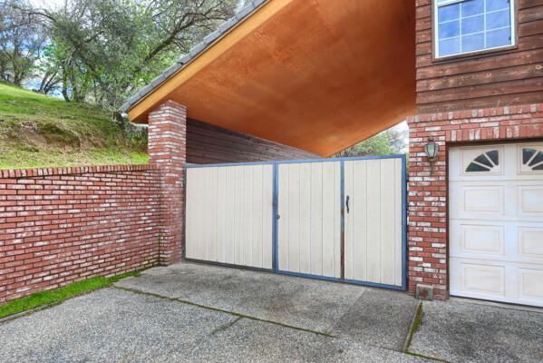 40835 Big Oak Flat Road, Oakhurst CA: https://media.crmls.org/mediaz/78b47ae2-0d4c-41c4-b17a-17dc6dd44ed7.jpg