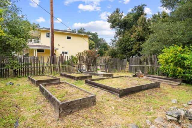 18101 Idylwild Road, Los Gatos CA: https://media.crmls.org/mediaz/78b49d83-3daf-49ad-ba52-574ef5f21681.jpg