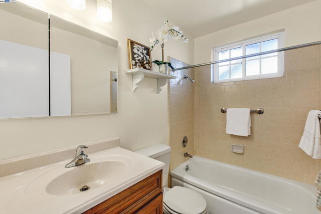 9140 Tangerine St, San Ramon CA: https://media.crmls.org/mediaz/78b4b600-a95f-4c8a-9563-0e9a925a1393.jpg