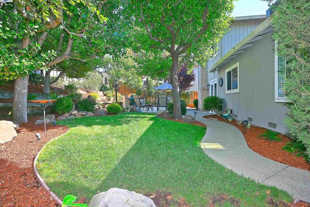 7653 Turquoise St, Dublin CA: https://media.crmls.org/mediaz/78b4f69b-8f96-4205-8255-85925141b390.jpg