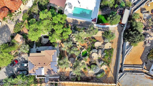 9586 Alto Dr, La Mesa CA: https://media.crmls.org/mediaz/78b50f97-ae08-4d2d-a230-bcafb0216ac0.jpg