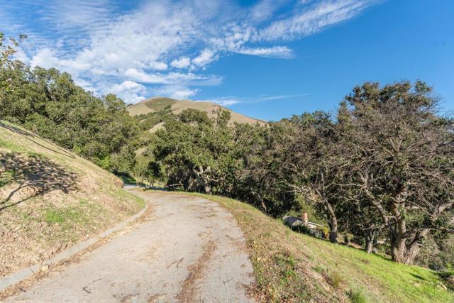 304 Country Club, Carmel Valley CA: https://media.crmls.org/mediaz/78b52285-38cd-4b73-bab6-fc69b4da9bf8.jpg