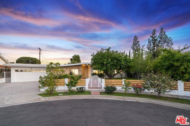 23020 Lita Place, Woodland Hills CA: https://media.crmls.org/mediaz/78b54583-2591-4cdb-a5a3-74eeea8570d6.jpg
