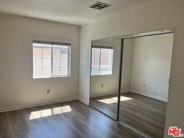 1256 W 25th Street, Los Angeles CA: https://media.crmls.org/mediaz/78b5e380-924b-40e5-a64d-a23d46b30f0b.jpg