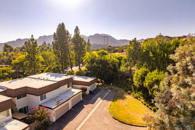 22421 Jeffrey Mark Court, Chatsworth CA: https://media.crmls.org/mediaz/78b5e886-ad13-4173-8149-b1b6151082ff.jpg