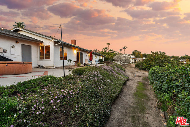 2212 Stacy Lane, Camarillo CA: https://media.crmls.org/mediaz/78b5ec71-fcb5-4785-8bc0-c05f15ac8537.jpg