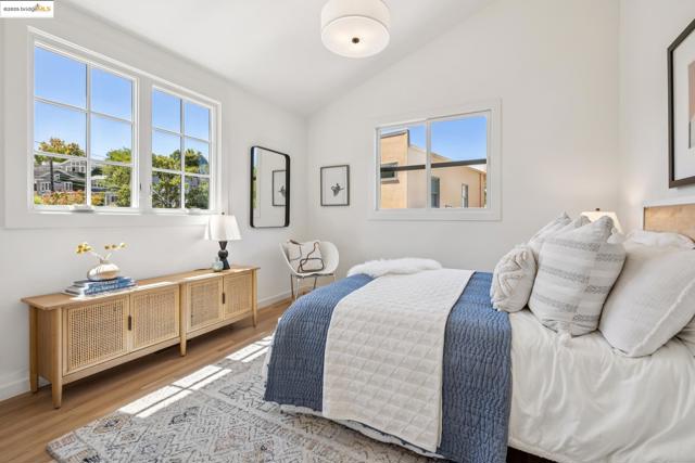 101 Palm Dr, Piedmont CA: https://media.crmls.org/mediaz/78b6b254-f457-43a5-846d-a209f32eb002.jpg