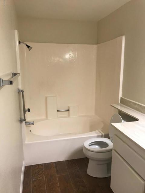 245 Oak Leaf Drive, Thousand Oaks CA: https://media.crmls.org/mediaz/78b754f9-55ac-4695-8b5a-37f3c4c4f332.jpg