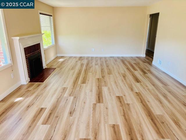 1011 Harbor View Dr, Martinez CA: https://media.crmls.org/mediaz/78b89da5-39b2-4149-a909-9a127371b0df.jpg